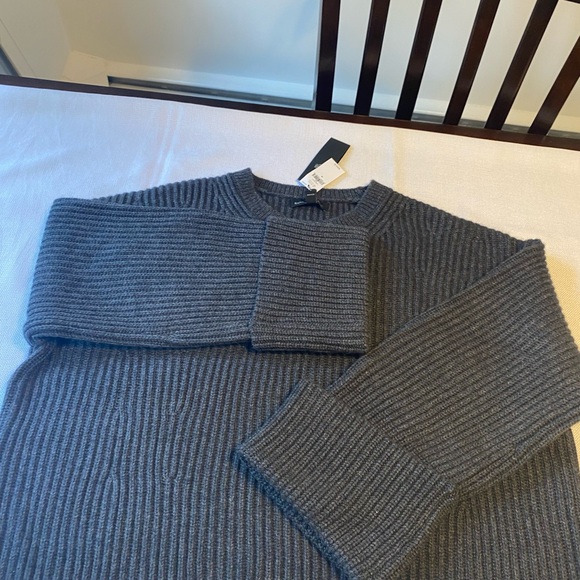 Banana Republic cropped chunky merino cashmere sweater. - Picture 1 of 9